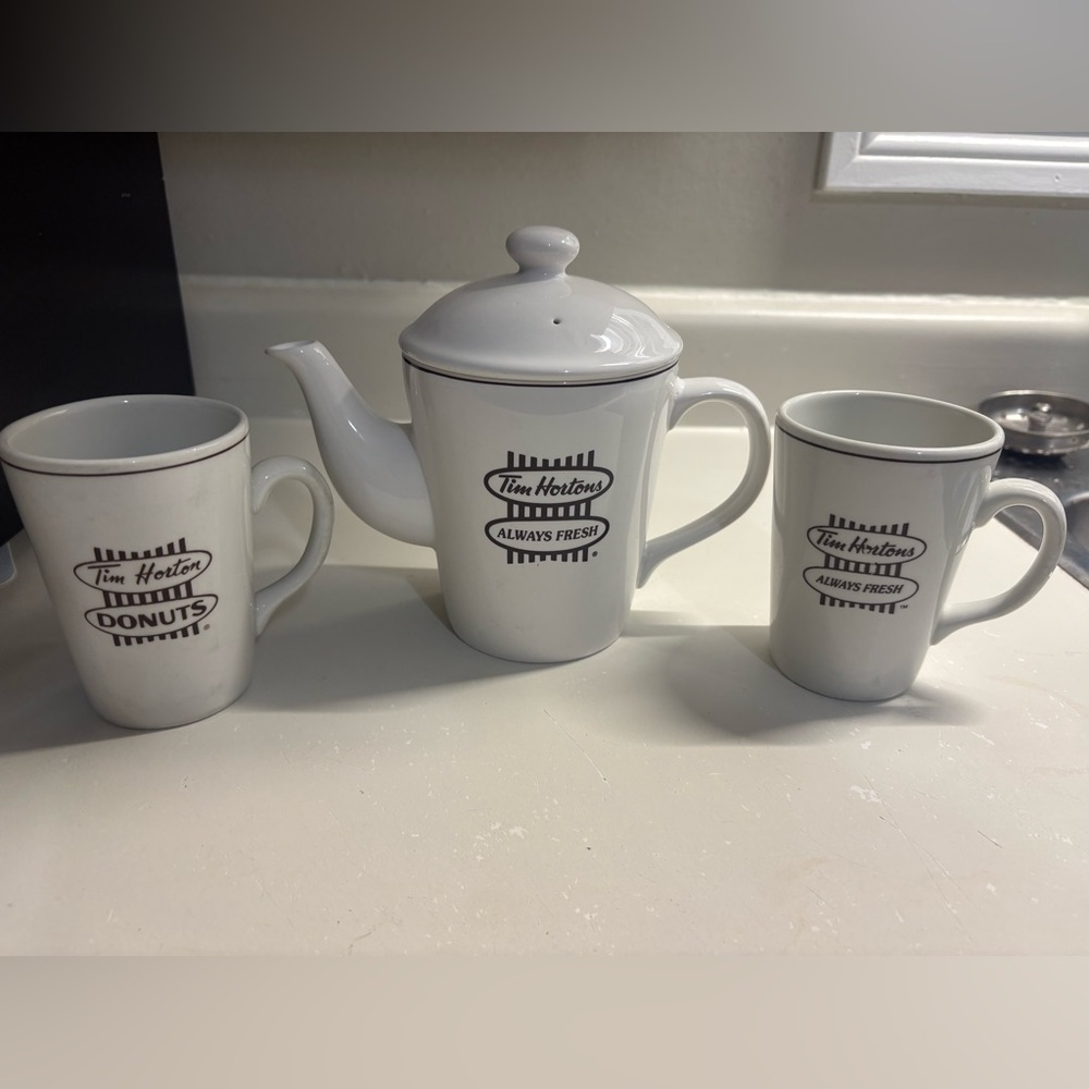 Vintage Tim Hortons Ceramic Teapot and Mug Set